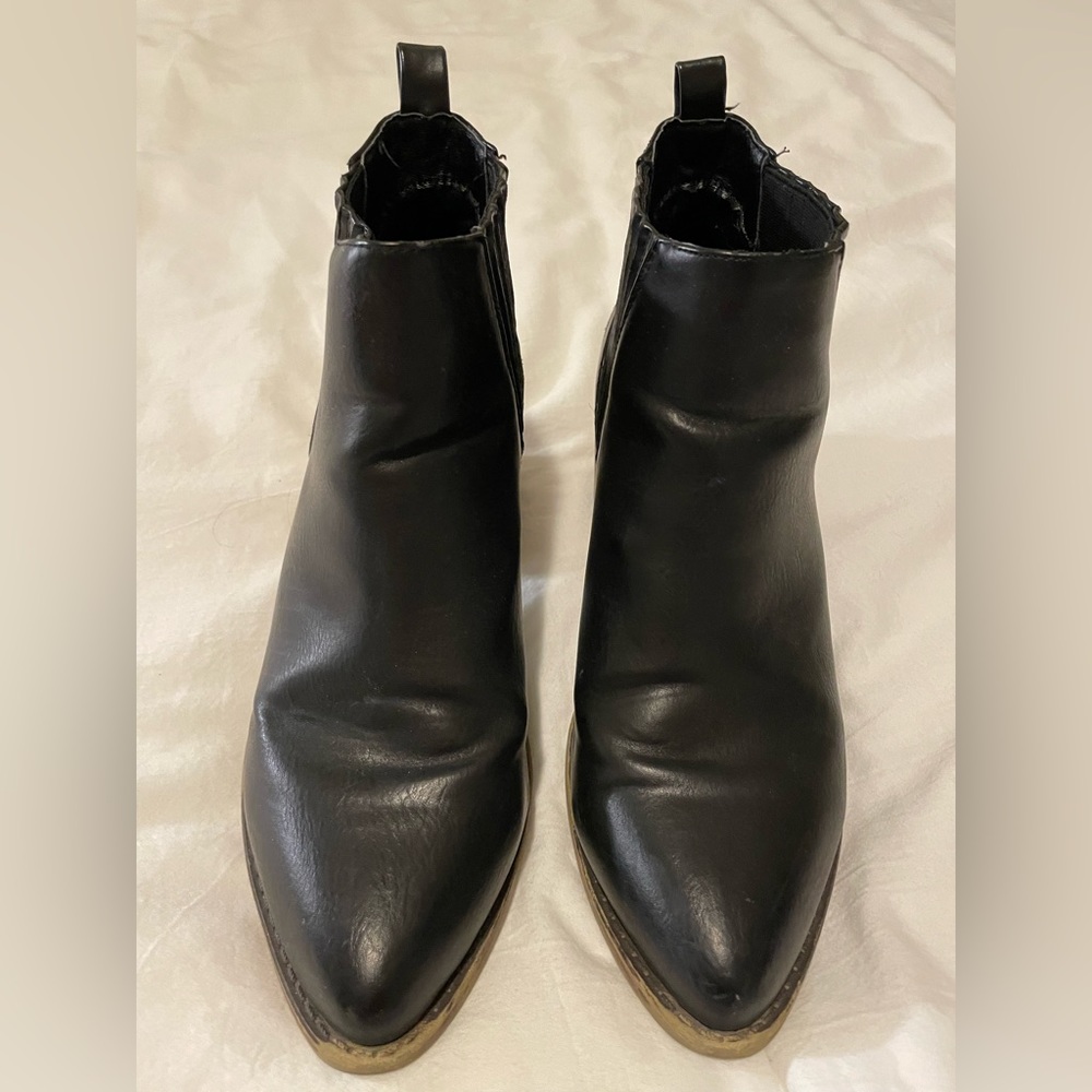 American Eagle Chelsea Boots